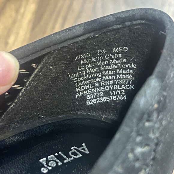 Black Peep Toe Eyelit Heels Classic Pump - Picture 10 of 11